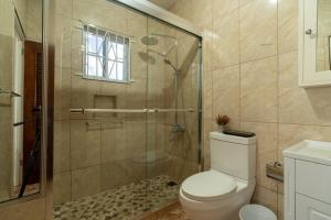 Spacious 3 bedroom 2 bathroom 3 beds Hosts 6 Montego Bay Jamaica