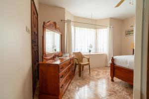 Spacious 3 bedroom 2 bathroom 3 beds Hosts 6 Montego Bay Jamaica