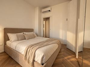 Two-room apartment with a large terrace in the Navigli area