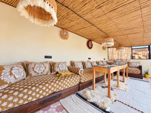 Anzaway Surf House