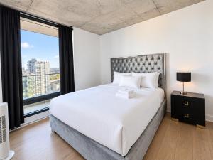 Beautiful condo Griffintown with city view
