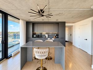 Beautiful condo Griffintown with city view