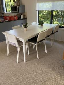 5 Bed Room Beachside Family Home - 50m to Beach