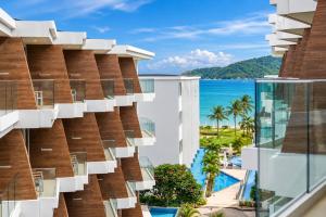 1BR Seaview Walk to Beach - Beach Front 2402