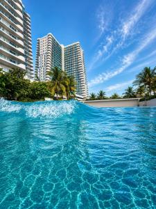 Romantic Retreat Mountain View and Wave Pool