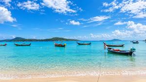 1BR Seaview Walk to Beach - Beach Front 2402