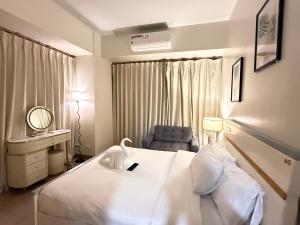 Playful Modern 2BR Seaview Pool View Next to OKADA Airports MOA