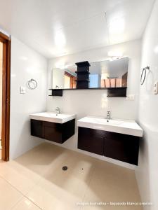Villas del Sol Condominio, pileta a metros de la playa