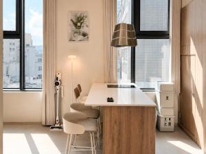 Euljiro Ballad Suite 412