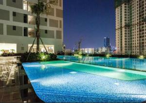 DAXA Riverside Stays with Pool
