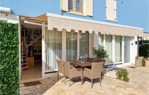 2 Bedroom Amazing Apartment In Banjole