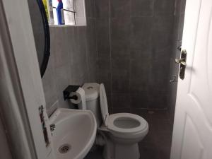Cosy fully furnished studio to let in kibiko