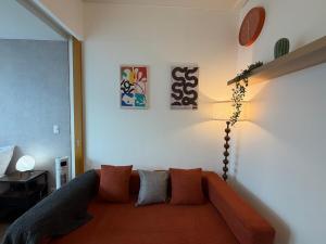 New! Cozy & Vibrant Uptown BGC 300MBPS BackHome8