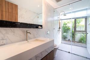 Decorated in a modern and simplistic!