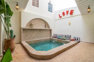 Riad White Cactus