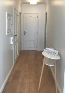 Vida na praia – newly renovated beachfront apartment