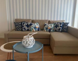 Vida na praia – newly renovated beachfront apartment