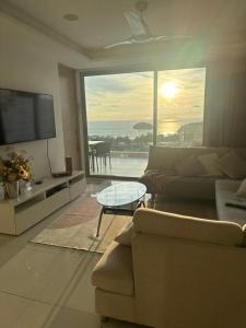 Epic Sea View, Outdoor Jacuzzi & Best Sunsets