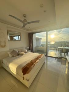 Epic Sea View, Outdoor Jacuzzi & Best Sunsets