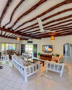 Auregi Villa Galu Beach