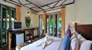 Koh Ngai Resort