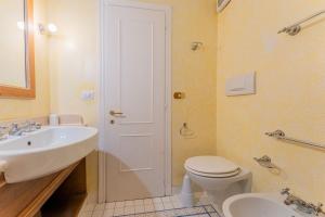 Charming Sea Villas-Villa Sleeps 6IN shared pool