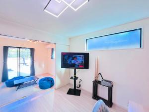 Max 12 people 10min drive from Fukuoka Airport Entire newly built 3LDK house 2 Houses Different Interiors 2 car parks