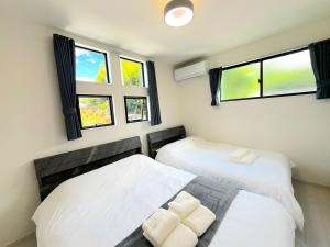 Max 12 people 10min drive from Fukuoka Airport Entire newly built 3LDK house 2 Houses Different Interiors 2 car parks