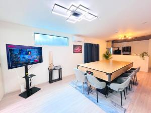 Max 12 people 10min drive from Fukuoka Airport Entire newly built 3LDK house 2 Houses Different Interiors 2 car parks