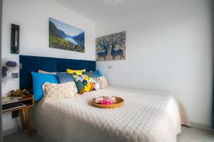 Family Garden House with Outdoor Jacuzzi, Free Parking, Playground, BBQ and AC