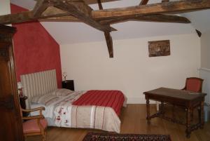 B&B / Chambres d'hotes Chateau de Fontnoble : Chambre Familiale avec Salle de Bains Privative