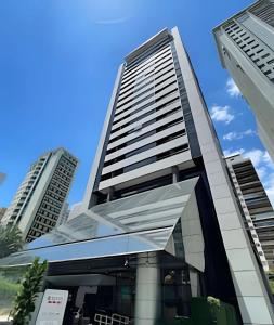 Flat no hotel Q. Paulista nos Jardins, com sacada!