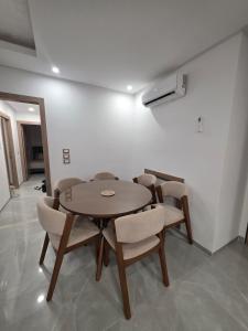 Elegant 2 bedrooms with Pool and Beach is 5 min walk