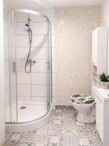 APARTAMENT CENTRUM-blisko PIOTRKOWSKIEJ-HALI EXPO ŁÓDŹ-TARGÓW-KONCERTÓW ATLAS ARENA-ŚWIEŻO PO REMONCIE-Samodzielne Prywatne Mieszkanie na wyłączność-całkowicie wyposażone-Na parterze-PARKING BEZPŁATNY-Najlepsza lokalizacja-Bez SĄSIADÓW-CISZA-WYGODA