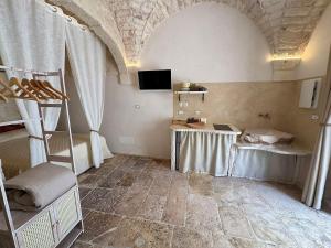 Romantic Stone Suite with Private Whirlpool Tub