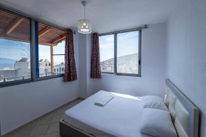 Three Bedroom Sea View Apartament