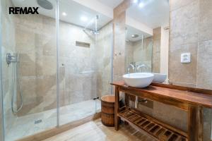 Spacious & Quiet 2-Bedroom Under Prague Castle