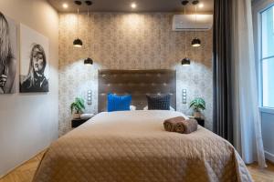 Super Central Cosy 2BR Near NewYork Cafe w Balcony