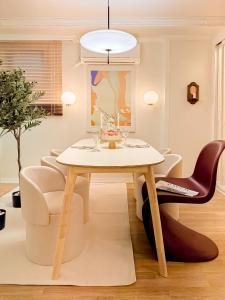 Heart of Gangnam,Garosu-gil, 10minute walk from Sinsa Station