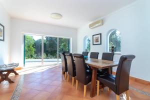 Casa Rainha Near Carvoeiro pool BBQ