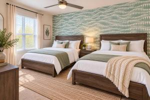 2BR Suite Pool, Gym, Games!