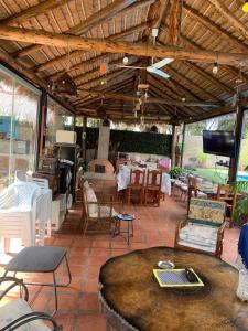 Tropical Oasis with Pool Private BBQ Aregua