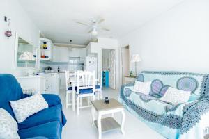 Sunny 2Bed Flat with 12m Terrace and Pool