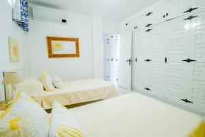 Sunny 2Bed Flat with 12m Terrace and Pool