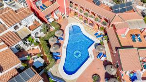 Sunny 2Bed Flat with 12m Terrace and Pool