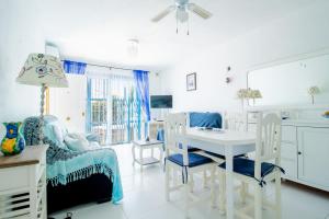 Sunny 2Bed Flat with 12m Terrace and Pool