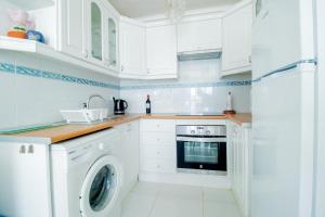 Sunny 2Bed Flat with 12m Terrace and Pool