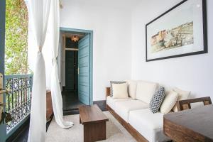 Riad African house, with 4 suites and heated pool