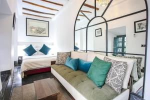 Riad African house, with 4 suites and heated pool