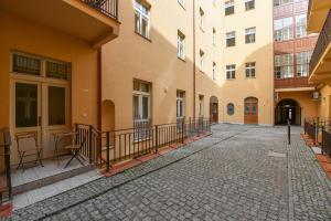 Stylish Apt Right in the City Center
